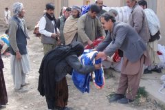 afghanistan_blanket_distribution_-_2013_24_20140303_1830556343